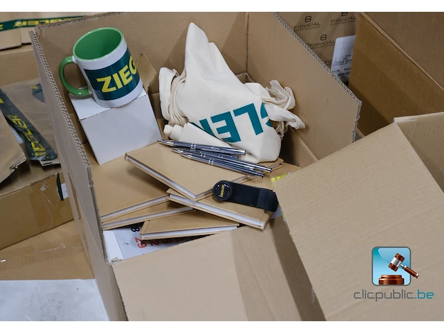 Set met enveloppen en goodies - afbeelding 1 van  9