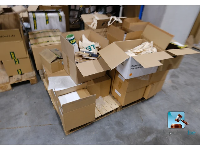 Set met enveloppen en goodies - afbeelding 2 van  9
