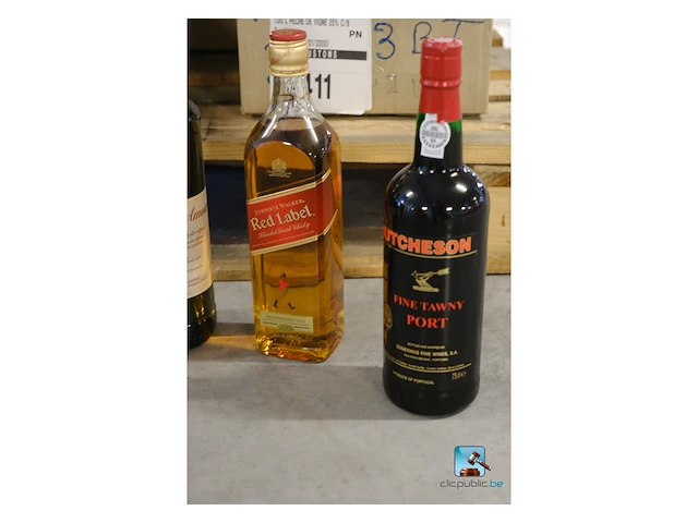 Set met flessen alcohol en aperitief - afbeelding 2 van  5