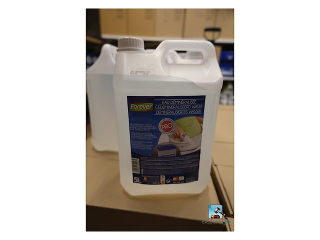 Set met flessen gedemineraliseerd water - afbeelding 3 van  4
