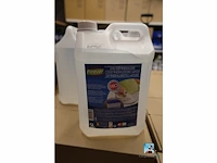 Set met flessen gedemineraliseerd water - afbeelding 3 van  4