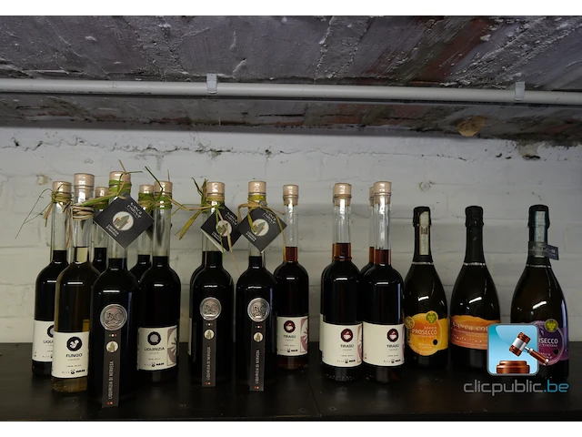 Set met flessen likeur en mousserende dranken - afbeelding 1 van  9