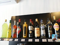 Set met flessen sterke drank en likeuren - afbeelding 2 van  12