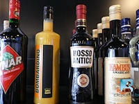 Set met flessen sterke drank en likeuren - afbeelding 4 van  12