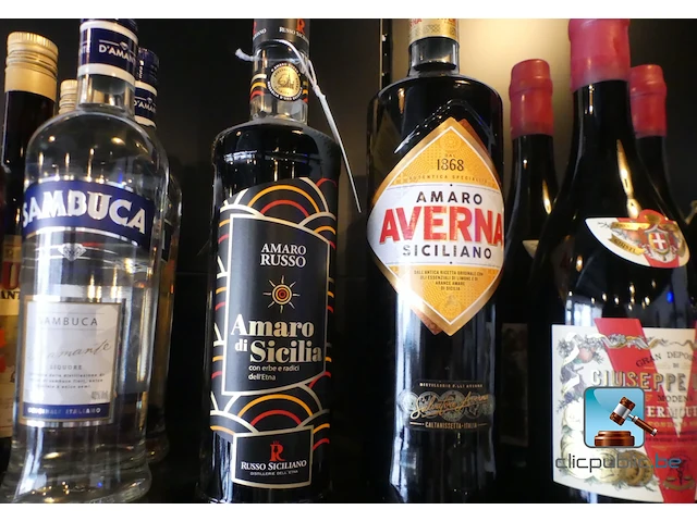 Set met flessen sterke drank en likeuren - afbeelding 5 van  12