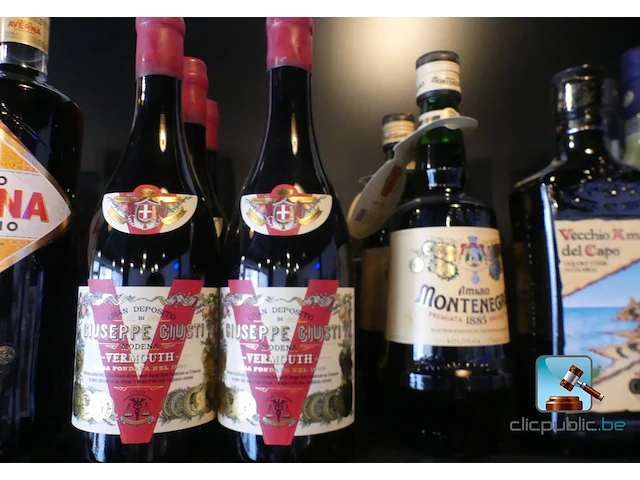 Set met flessen sterke drank en likeuren - afbeelding 6 van  12