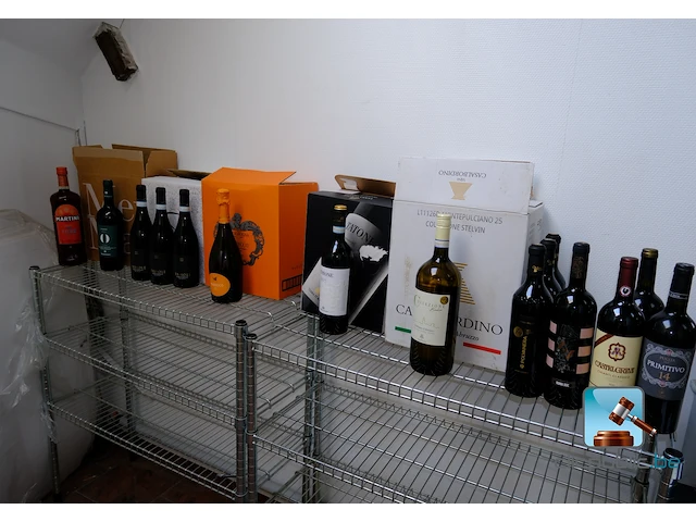 Set met flessen wijn en prosecco - afbeelding 1 van  9