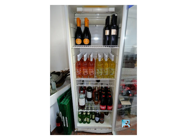 Set met flessen wijn, prosecco en limonade - afbeelding 1 van  9