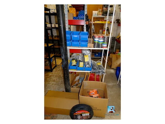 Set met gereedschap en verbruiksartikelen voor de bouw - afbeelding 1 van  10