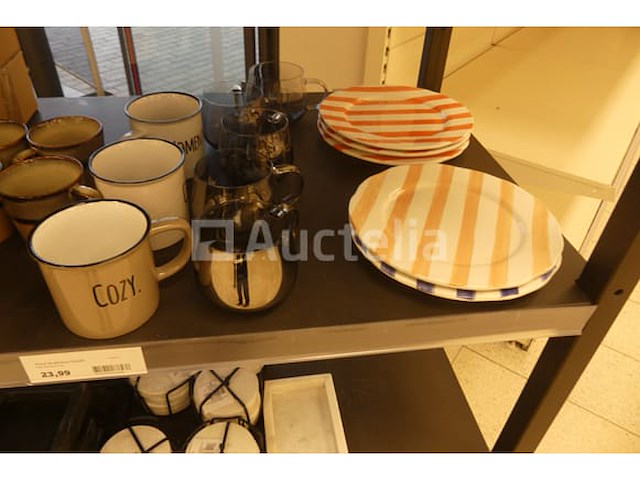 Set met huishoudelijke en decoratieve artikelen - afbeelding 14 van  17