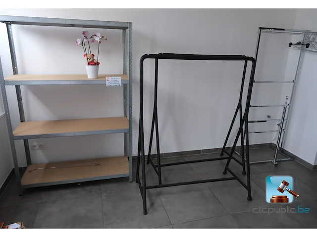 Set met kledingrekken en een plank - afbeelding 1 van  9