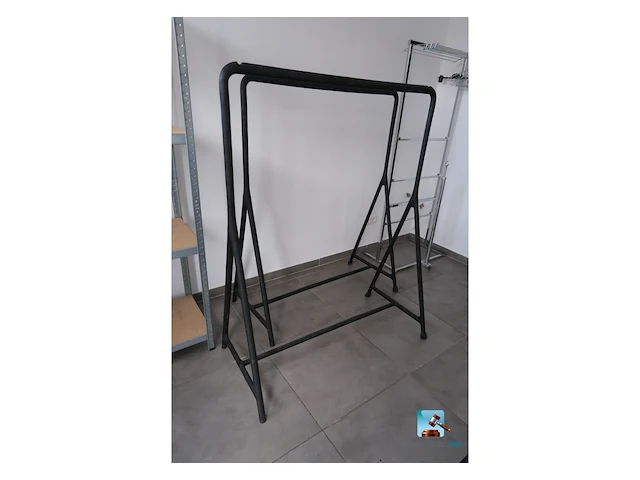 Set met kledingrekken en een plank - afbeelding 6 van  9
