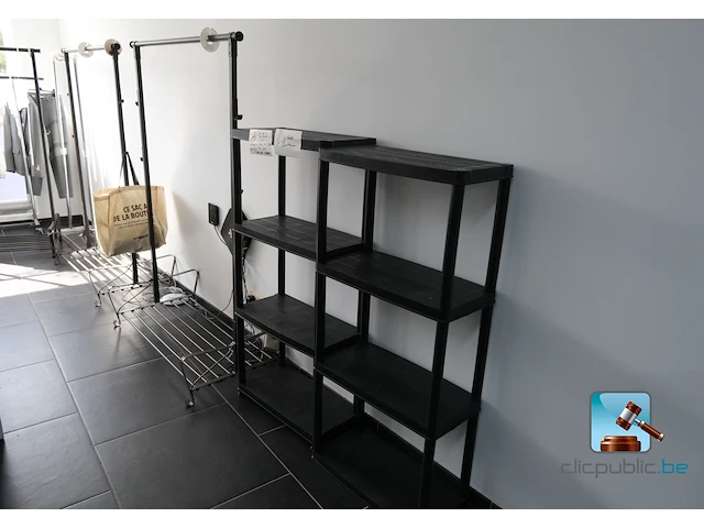 Set met kledingrekken en planken - afbeelding 1 van  7