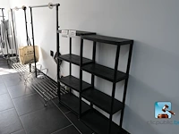 Set met kledingrekken en planken