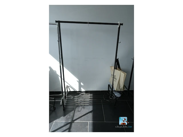 Set met kledingrekken en planken - afbeelding 5 van  7