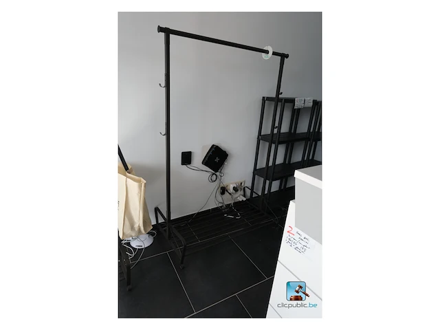 Set met kledingrekken en planken - afbeelding 6 van  7