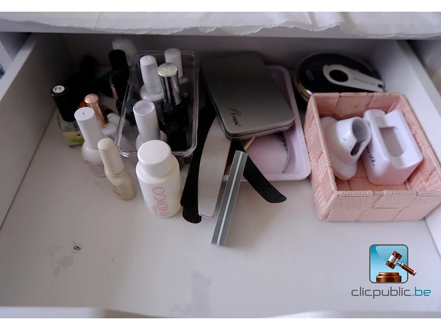 Set met meubilair en manicurebenodigdheden - afbeelding 7 van  19