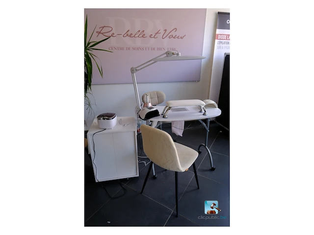 Set met meubilair en manicurebenodigdheden - afbeelding 1 van  19