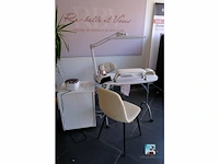Set met meubilair en manicurebenodigdheden