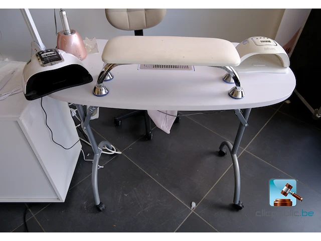 Set met meubilair en manicurebenodigdheden - afbeelding 12 van  19