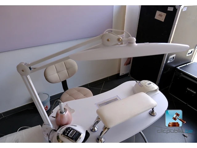 Set met meubilair en manicurebenodigdheden - afbeelding 13 van  19