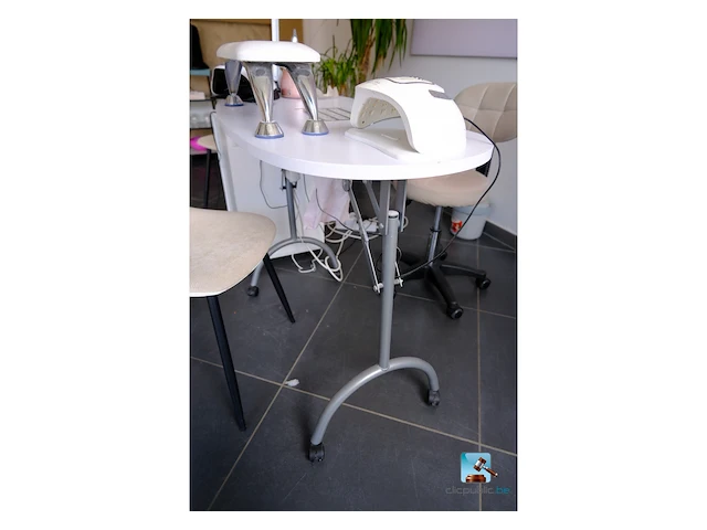 Set met meubilair en manicurebenodigdheden - afbeelding 18 van  19