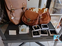 Set met tassen en sieraden - afbeelding 1 van  9