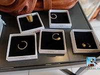 Set met tassen en sieraden - afbeelding 2 van  9