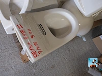 Set met urinoirs en toiletten - afbeelding 3 van  9