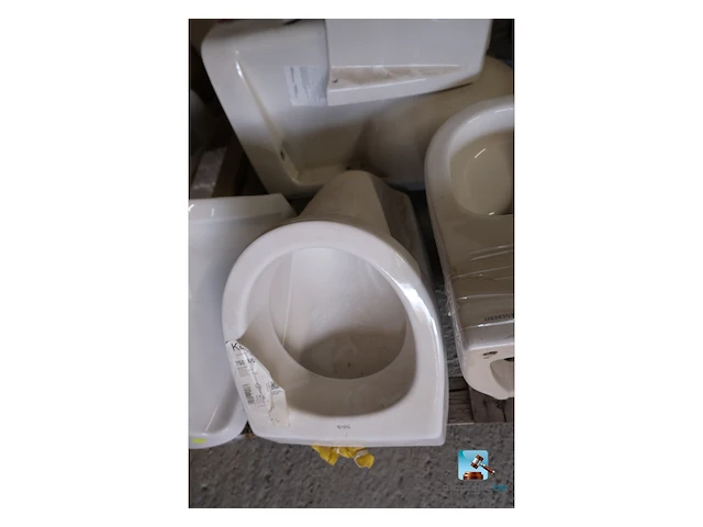 Set met urinoirs en toiletten - afbeelding 4 van  9