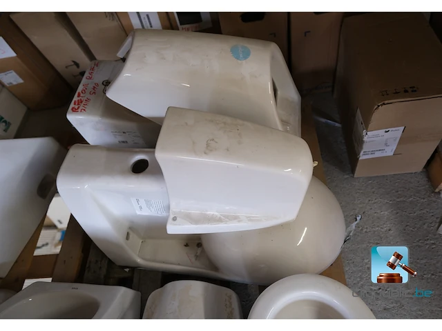 Set met urinoirs en toiletten - afbeelding 5 van  9