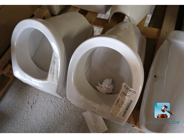 Set met urinoirs en toiletten - afbeelding 6 van  9