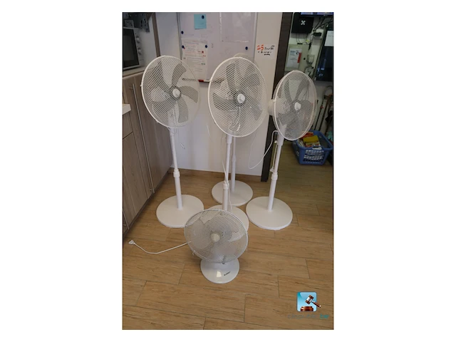 Set met ventilatoren en een magnetron - afbeelding 1 van  5