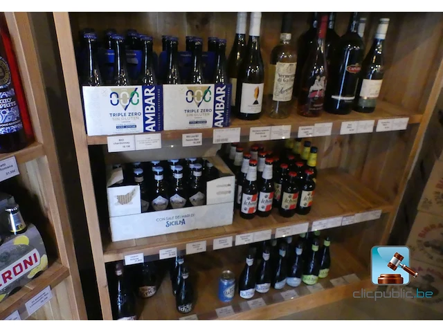 Set met wijn- en bierflessen - afbeelding 1 van  9