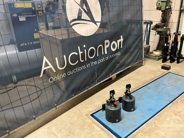 Set olieresevoirs - afbeelding 1 van  1