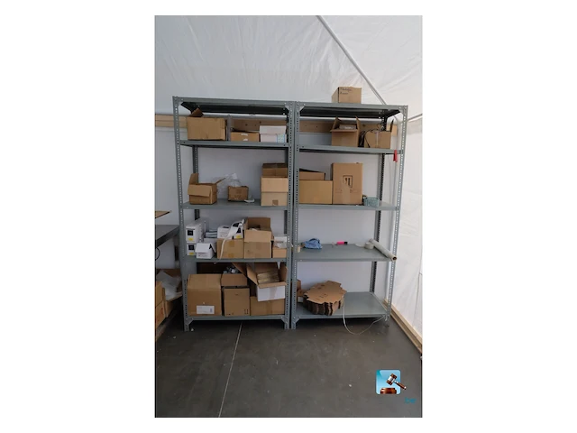 Set planken zonder inhoud - afbeelding 1 van  10