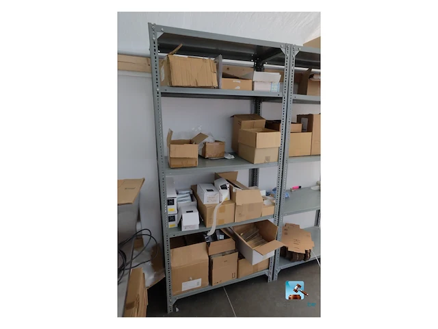Set planken zonder inhoud - afbeelding 4 van  10