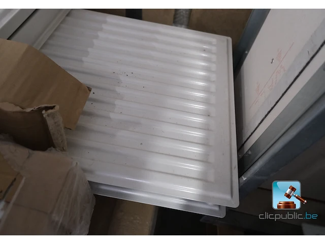 Set radiatoren met bevestigingsmateriaal - afbeelding 5 van  9