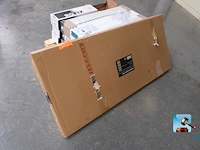 Set radiatoren met thermostaatknoppen en bevestigingsmateriaal - afbeelding 4 van  13