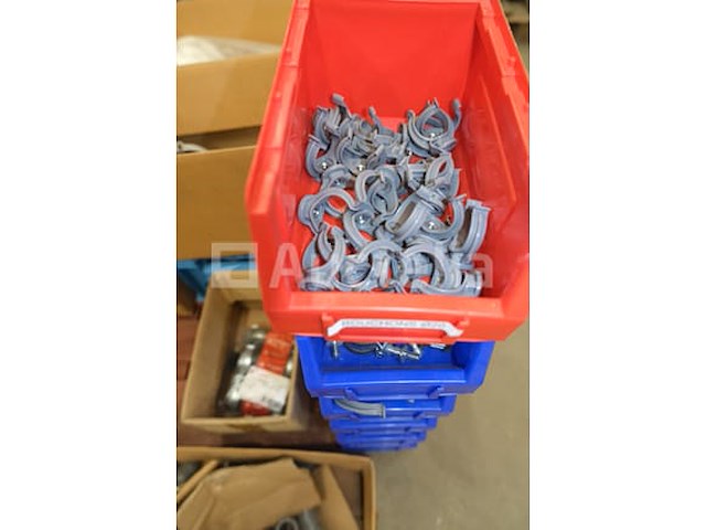 Set sanitaire voorzieningen en accessoires - afbeelding 4 van  15