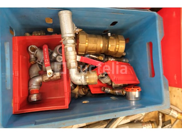 Set sanitaire voorzieningen en accessoires - afbeelding 5 van  15