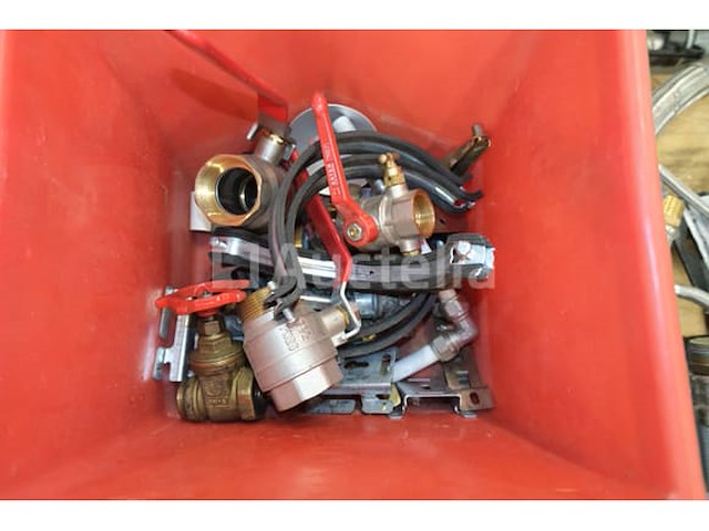 Set sanitaire voorzieningen en accessoires - afbeelding 6 van  15