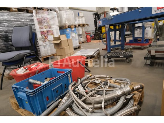 Set sanitaire voorzieningen en accessoires - afbeelding 7 van  15