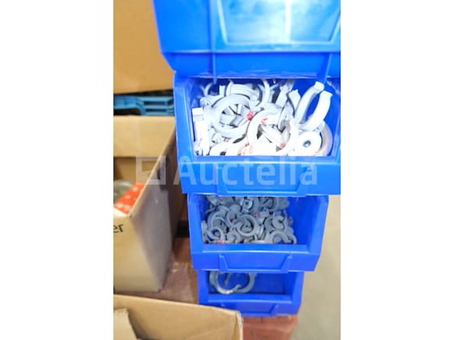 Set sanitaire voorzieningen en accessoires - afbeelding 1 van  15