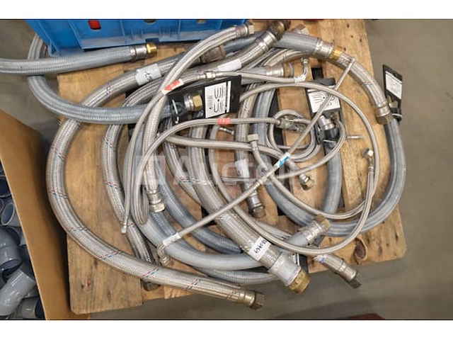 Set sanitaire voorzieningen en accessoires - afbeelding 8 van  15