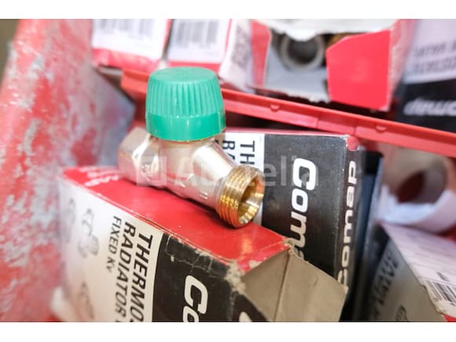 Set sanitaire voorzieningen en accessoires - afbeelding 13 van  15