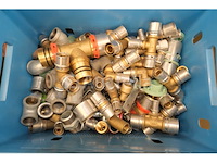 Set sanitaire voorzieningen en accessoires - afbeelding 14 van  15