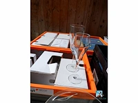 Set serviesgoed en verbruiksartikelen - afbeelding 2 van  12