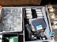 Set serviesgoed en verbruiksartikelen - afbeelding 6 van  12