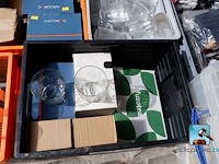 Set serviesgoed en verbruiksartikelen - afbeelding 11 van  12